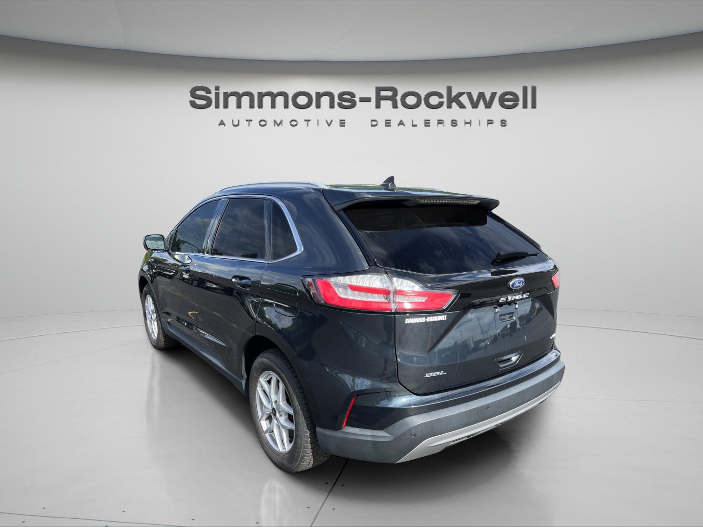 Used 2024 Ford Edge SEL w/ Convenience Package AWD/4WD image 3