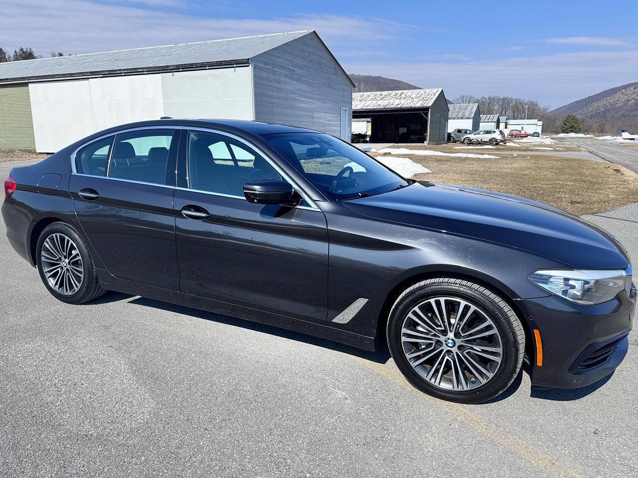 Used 2017 BMW 540i xDrive image 2
