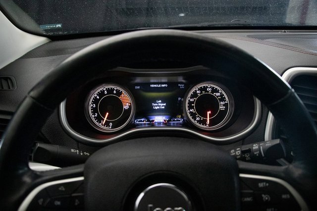 Used 2016 Jeep Cherokee Trailhawk w/ Comfort/Convenience Group image 30