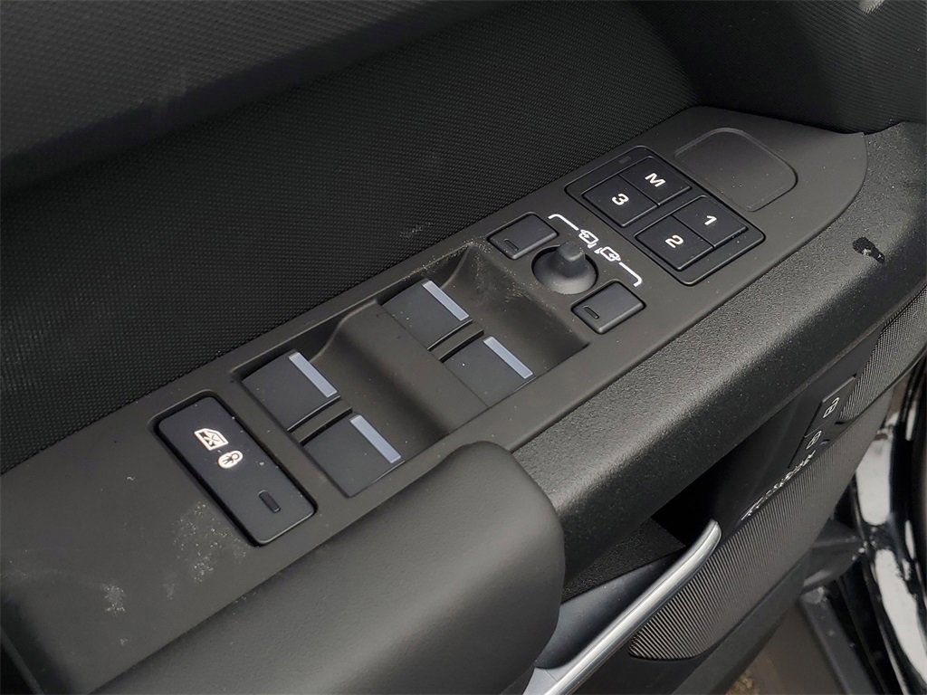 New 2026 Land Rover Defender 110 V8 image 12