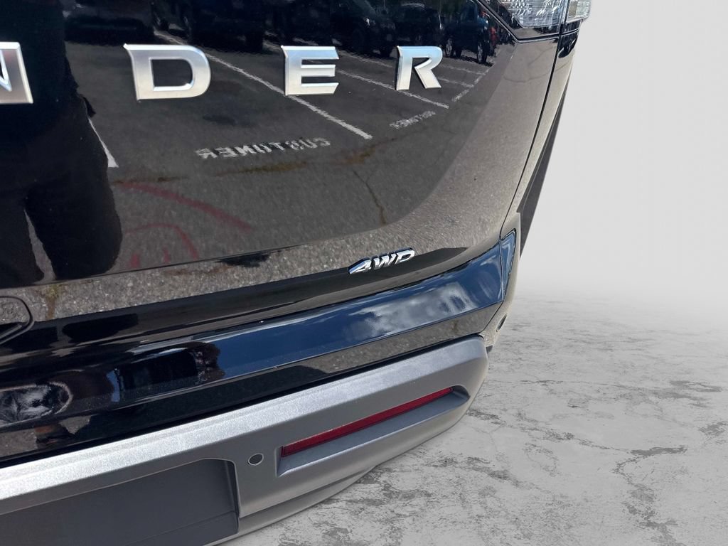 Used 2025 Nissan Pathfinder S AWD/4WD image 5