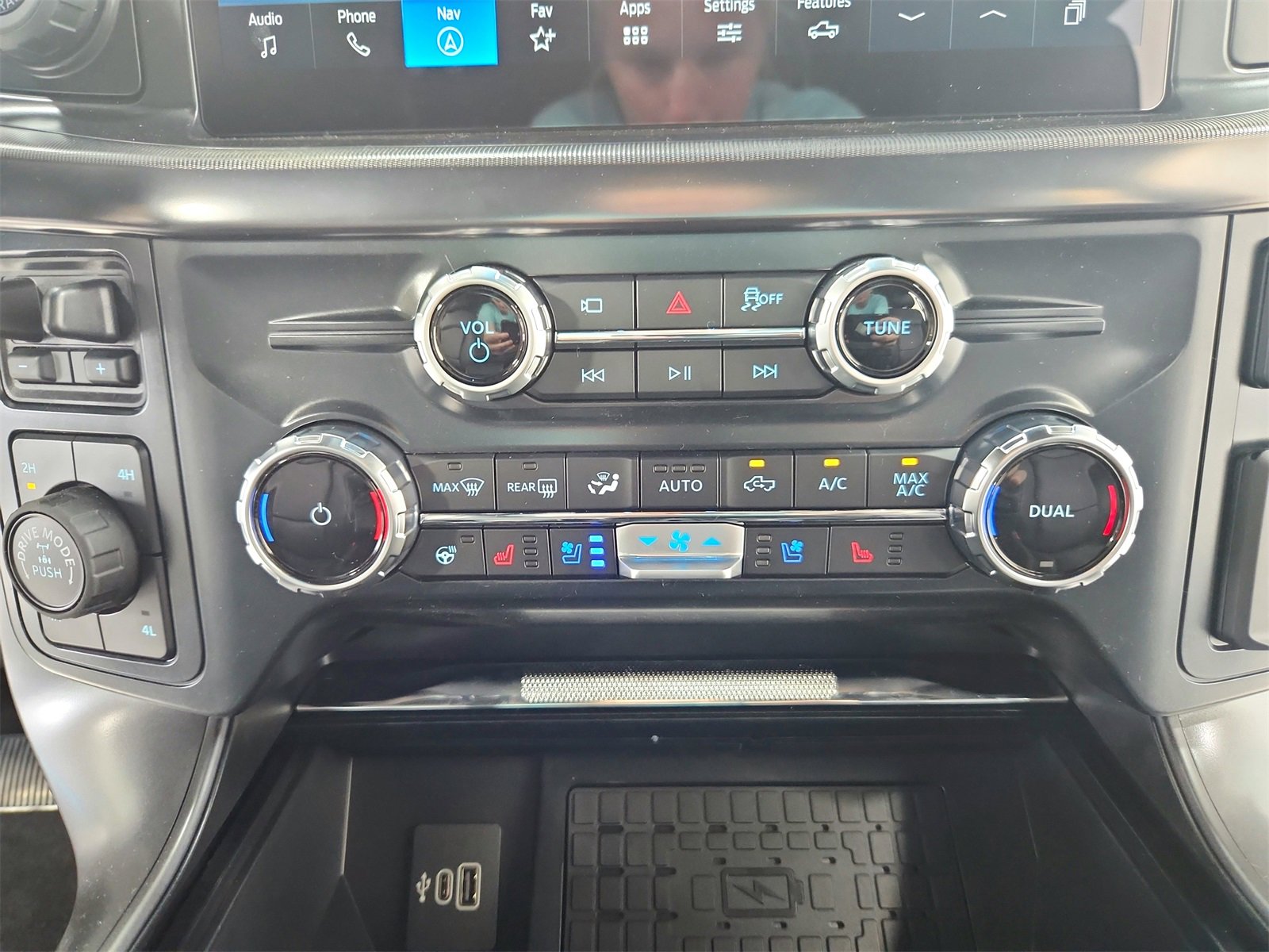 New 2025 Ford F150 Lariat w/ Equipment Group 502A High image 29