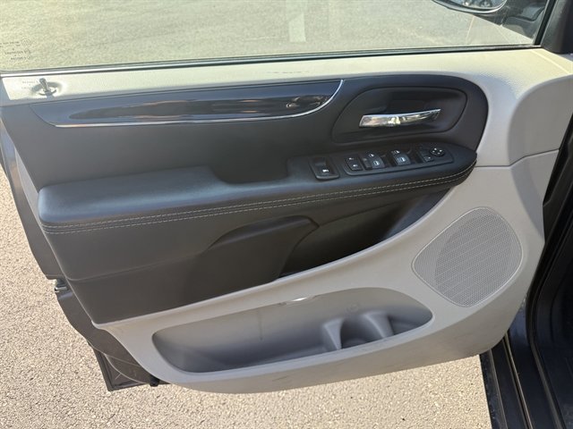 Used 2017 Dodge Grand Caravan SE image 17