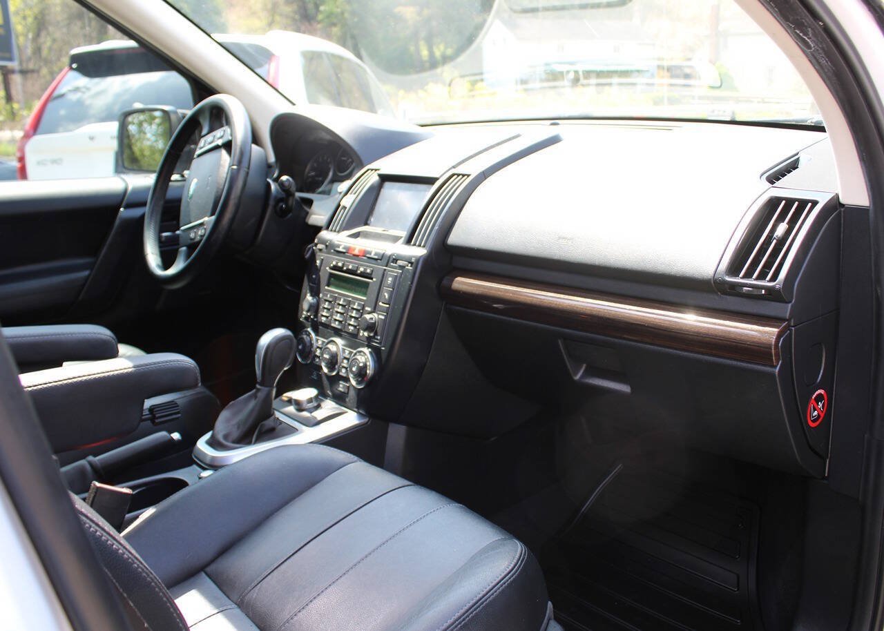 Used 2011 Land Rover LR2 HSE AWD/4WD image 31