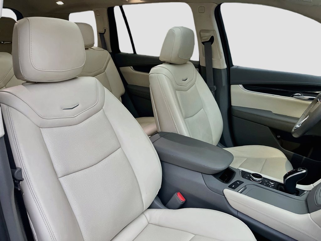 Used 2025 Cadillac XT6 Premium Luxury w/ Technology Package AWD/4WD image 31