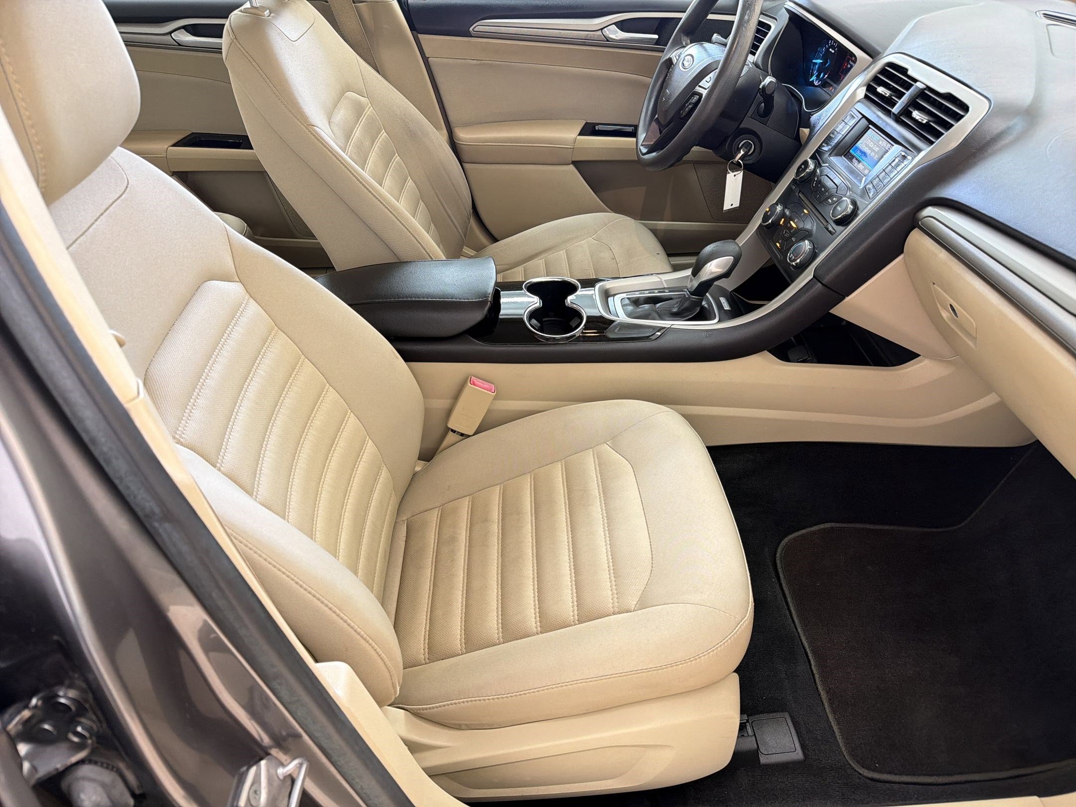 Used 2014 Ford Fusion SE image 27