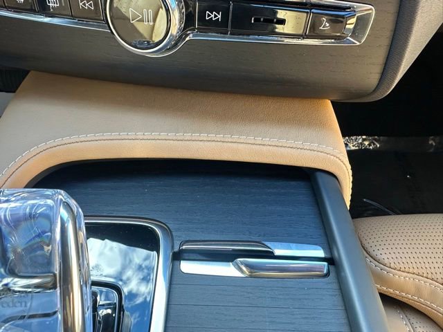 Used 2025 Volvo XC90 B6 Ultra w/ Protection Package image 49