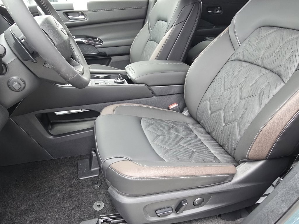 New 2026 Nissan Pathfinder Platinum w/ Accent Package image 15