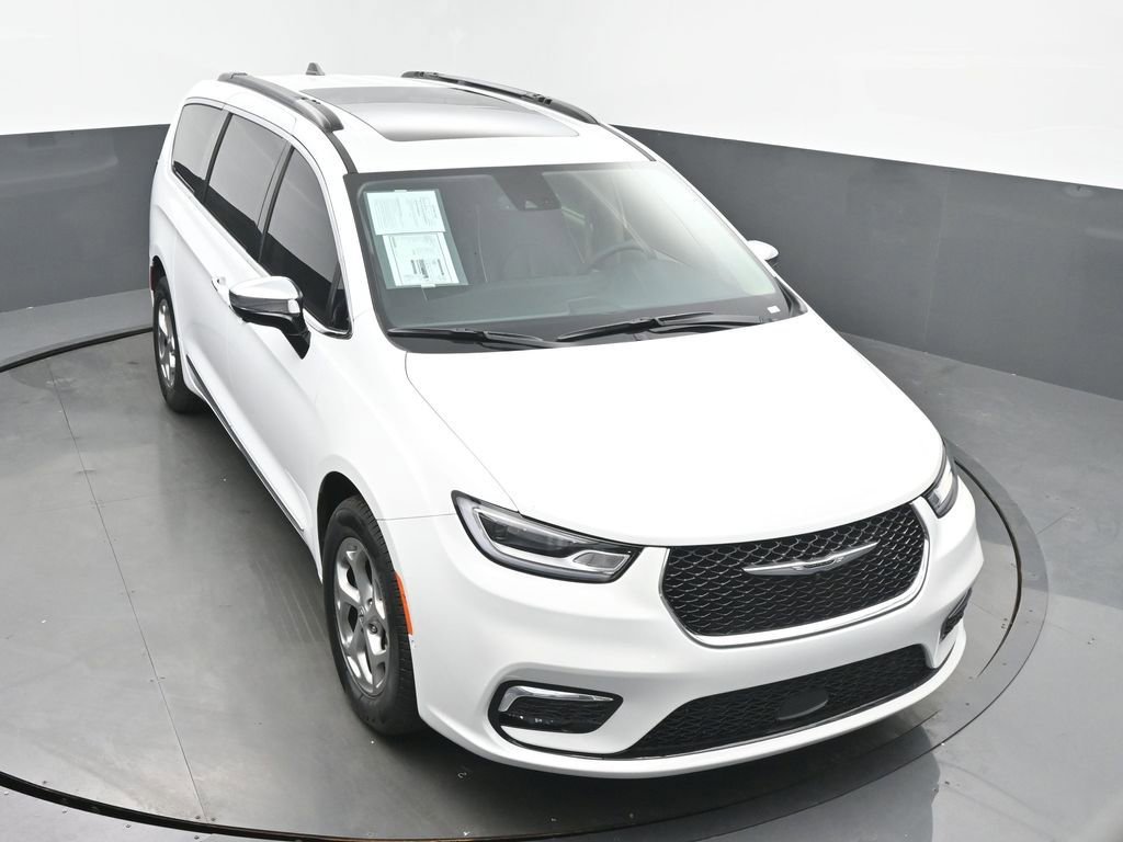 Used 2023 Chrysler Pacifica Limited AWD/4WD image 45