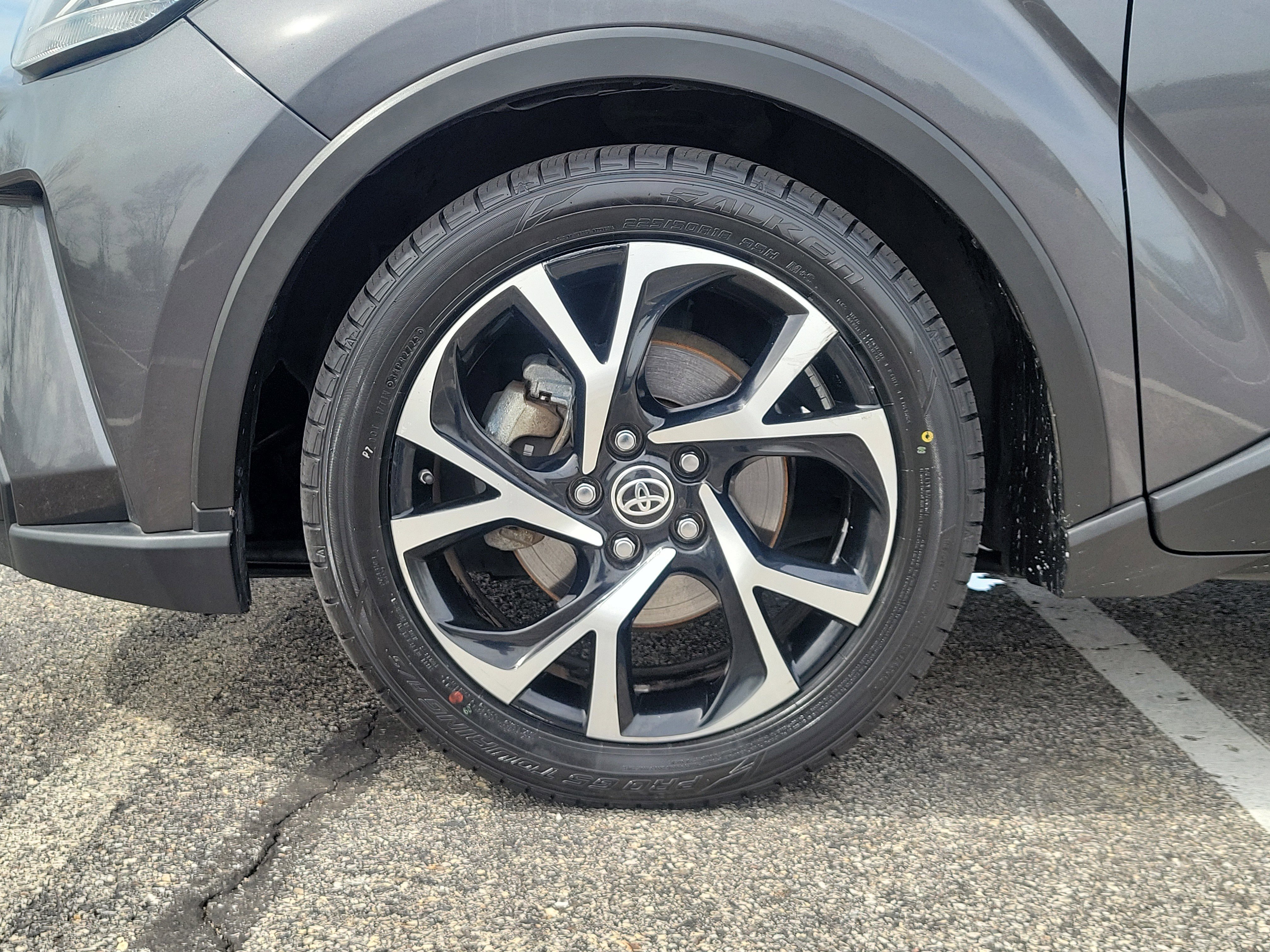 Used 2021 Toyota C-HR XLE image 5