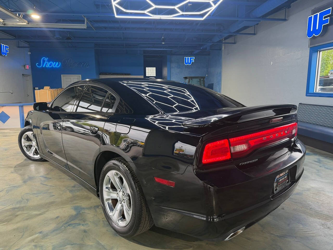 Used 2014 Dodge Charger SXT RWD image 12