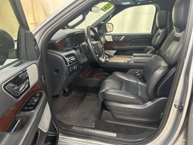 Used 2023 Lincoln Navigator Reserve image 10