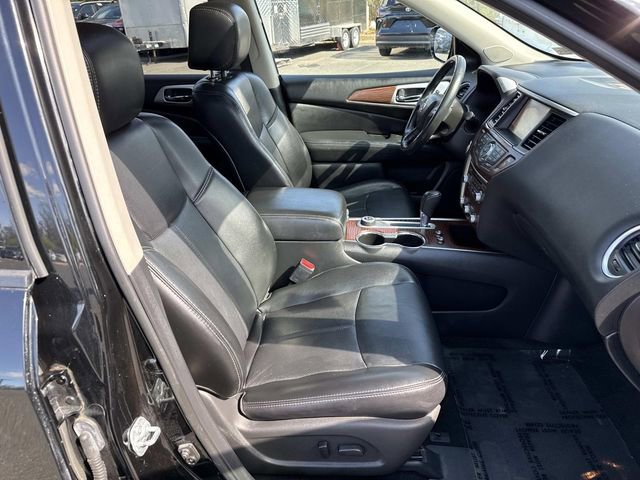 Used 2017 Nissan Pathfinder Platinum w/ Family Entertainment Package AWD/4WD image 9