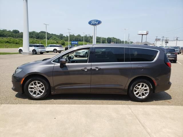 Used 2017 Chrysler Pacifica Touring FWD image 8