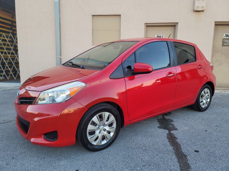 Used 2013 Toyota Yaris LE image 28