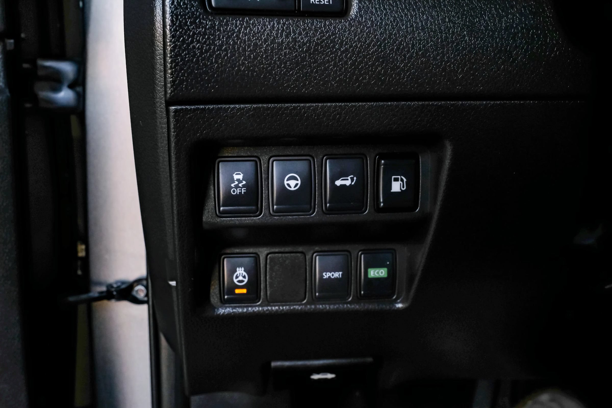 Used 2018 Nissan Rogue SL w/ Premium Package FWD image 39