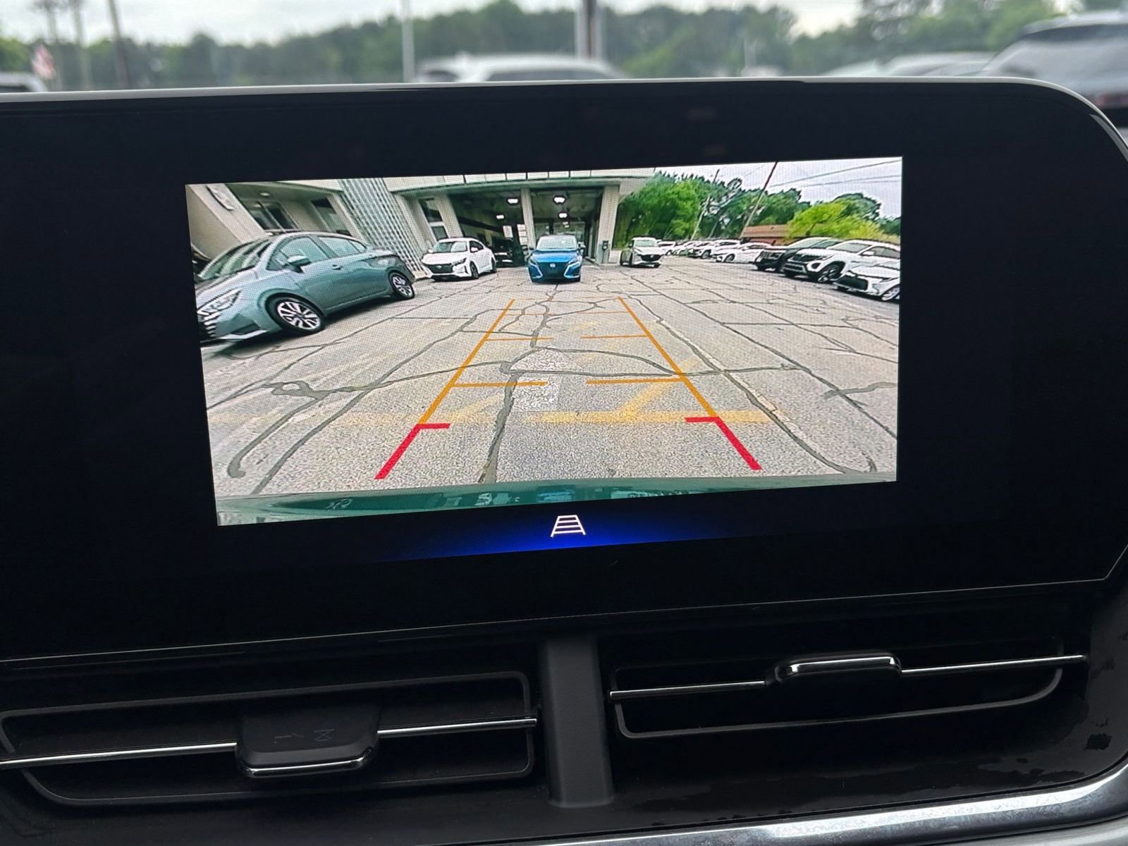 Used 2025 Chevrolet Trax LT w/ LT Convenience Package FWD image 27