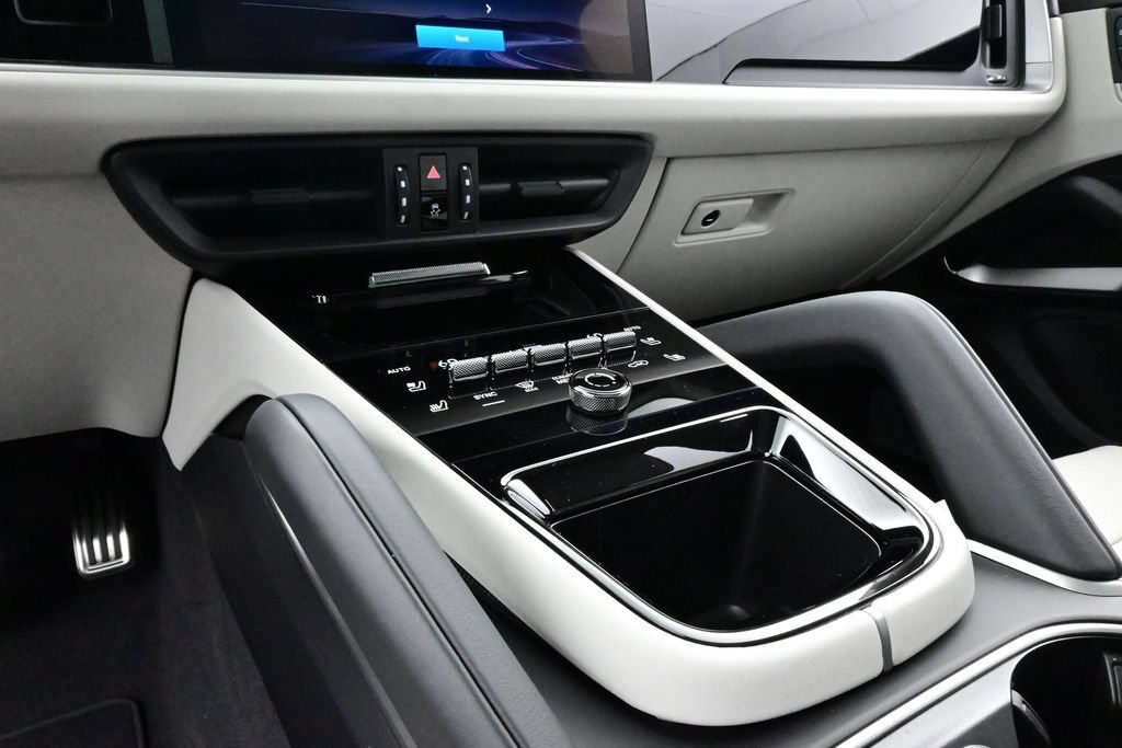 New 2026 Porsche Cayenne GTS AWD/4WD image 10