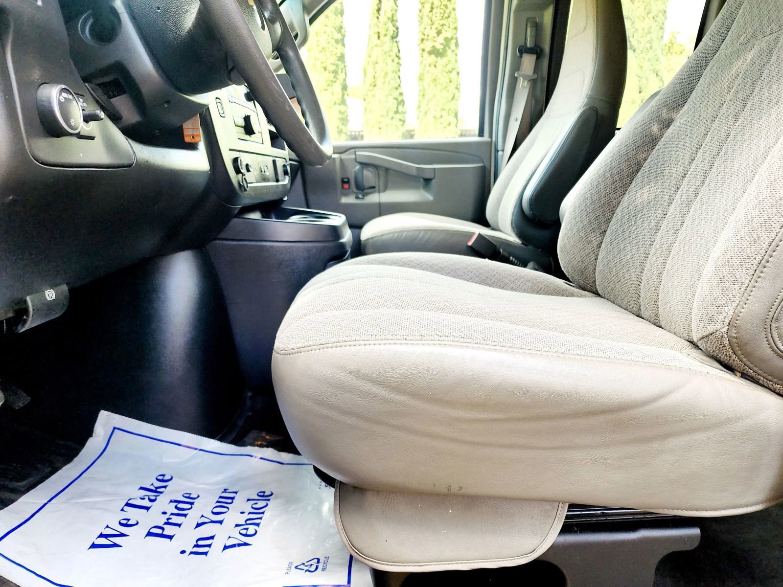 Used 2018 Chevrolet Express 2500 LT w/ LT Preferred Equipment Group image 13