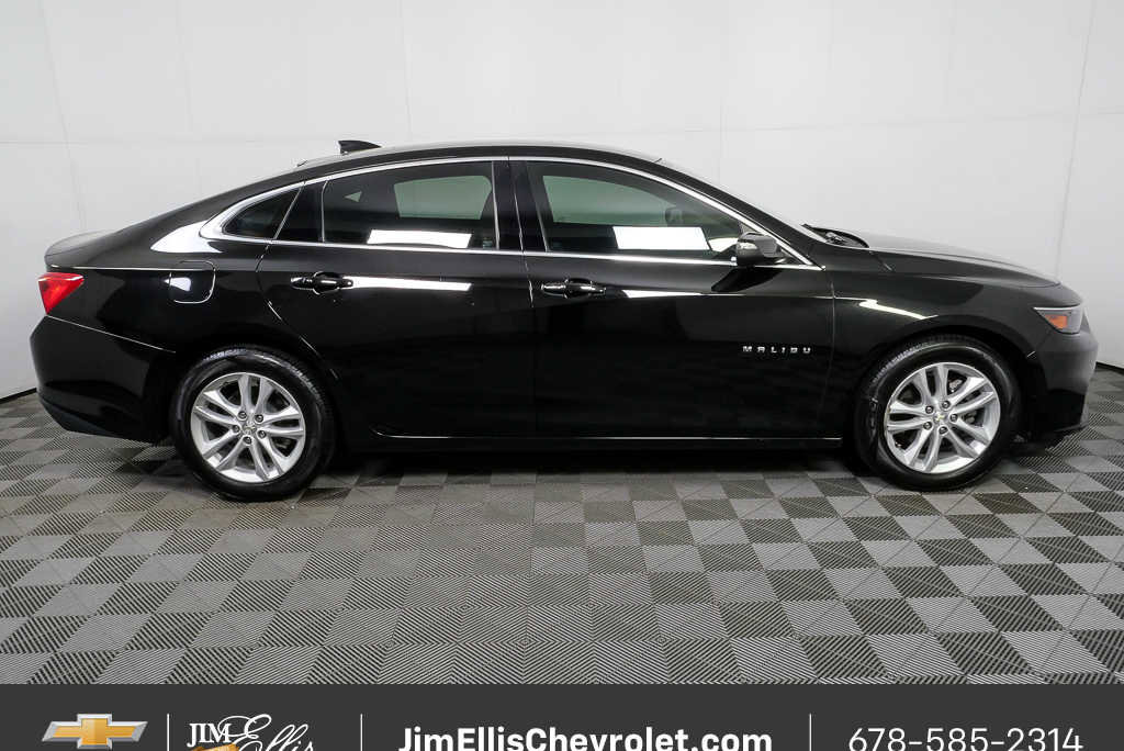 Used 2017 Chevrolet Malibu LT image 2
