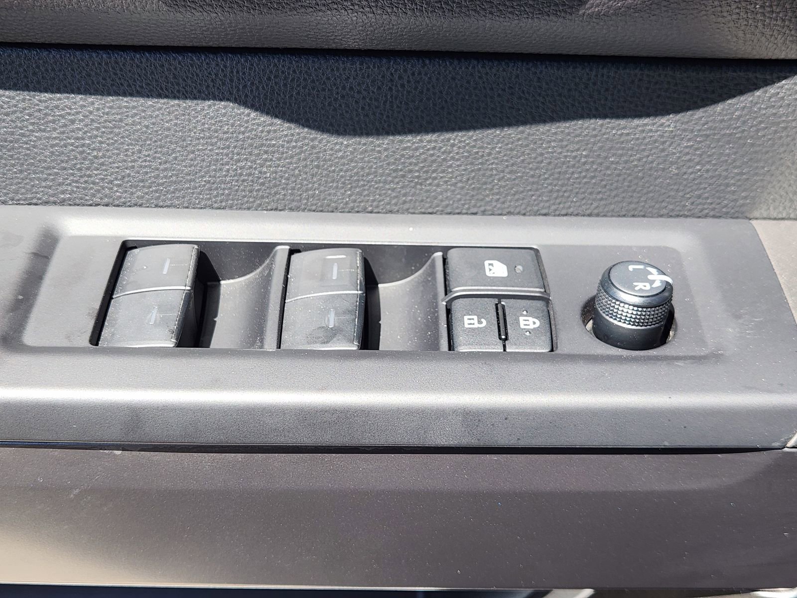 Used 2025 Toyota Tundra SR5 AWD/4WD image 26