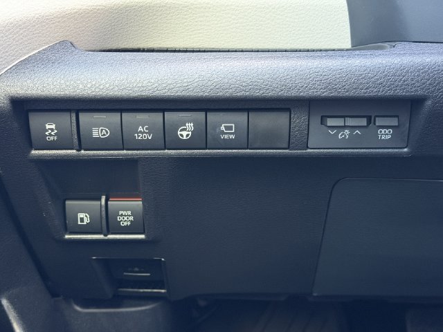 Used 2025 Toyota Sienna Platinum FWD image 22