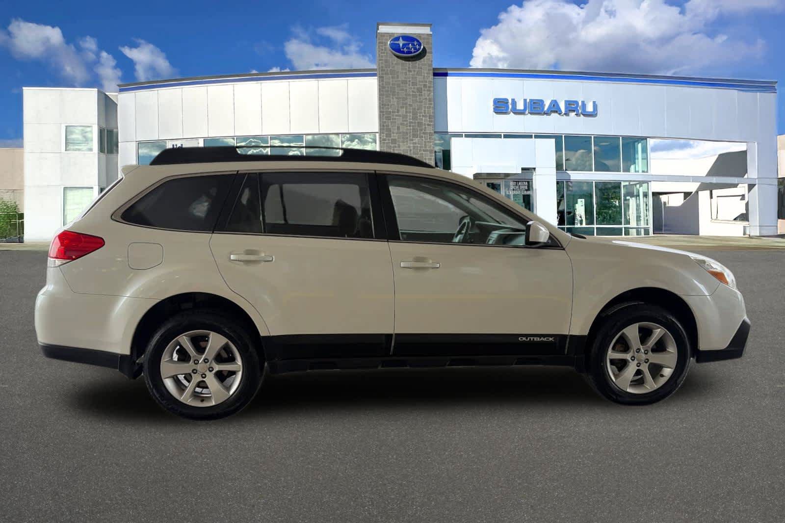 Used 2014 Subaru Outback 2.5i Premium AWD/4WD image 6