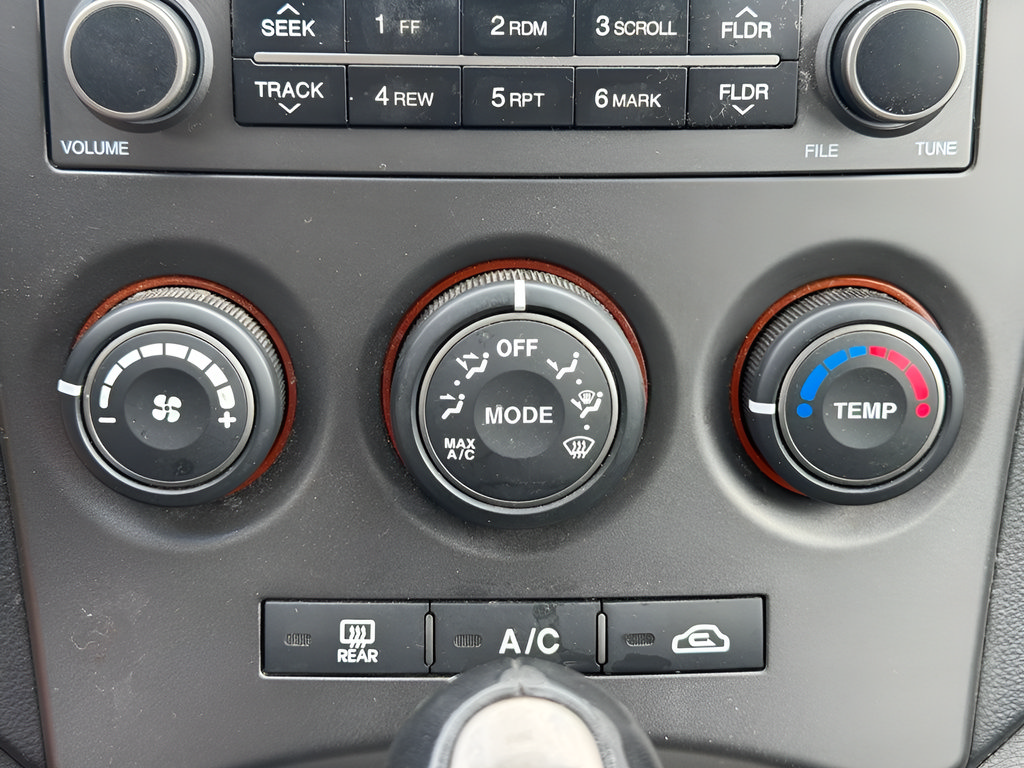 Used 2008 Kia Rondo EX FWD image 28