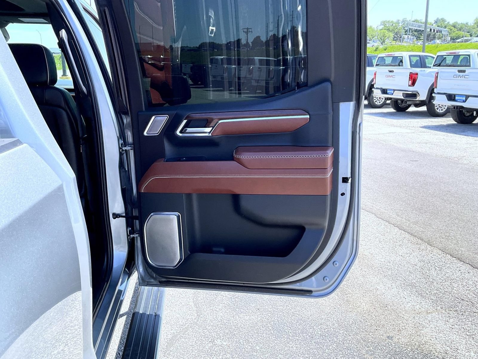Certified 2024 GMC Sierra 1500 Denali Ultimate AWD/4WD image 19