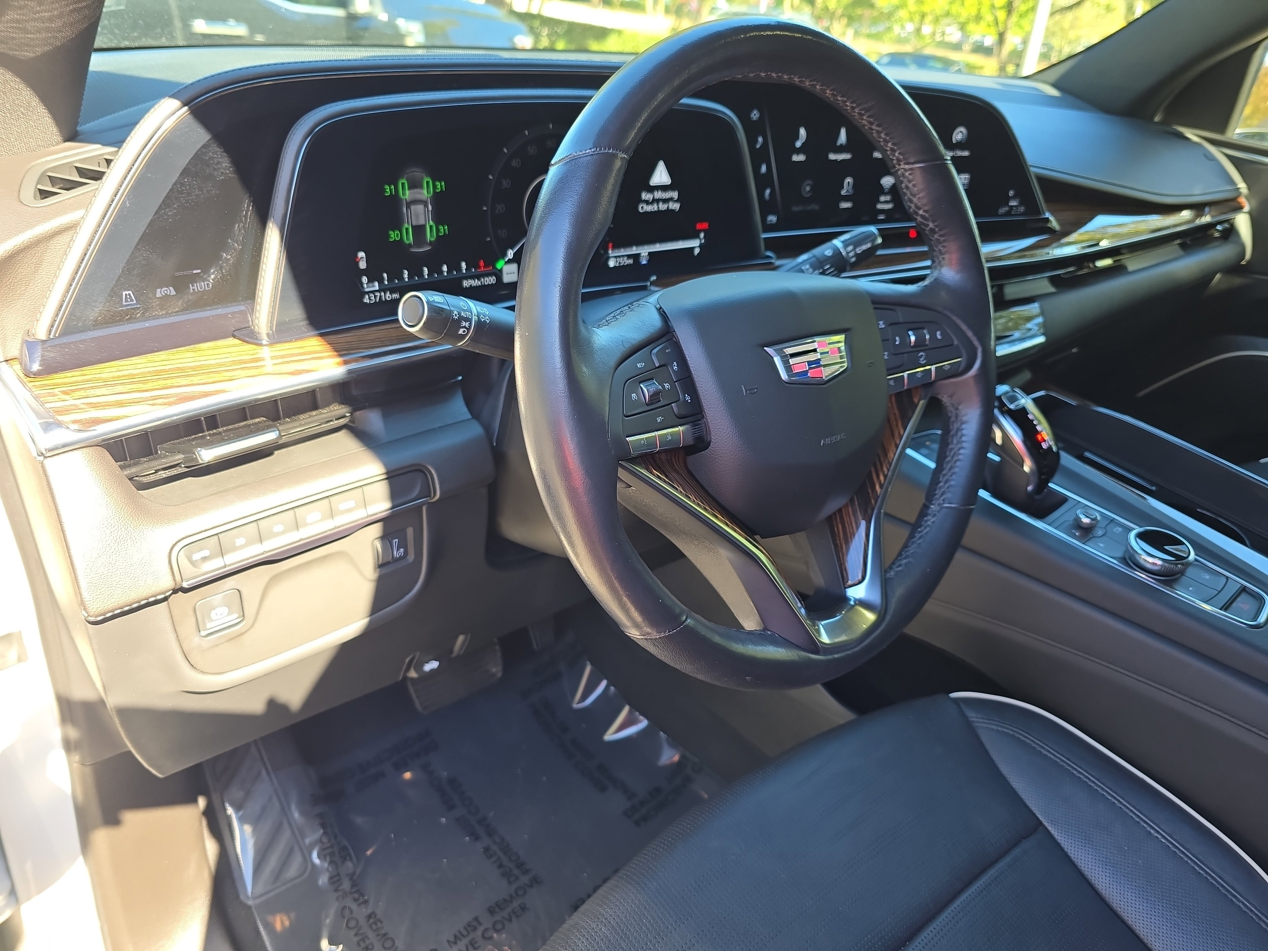 Used 2021 Cadillac Escalade ESV Premium Luxury image 17