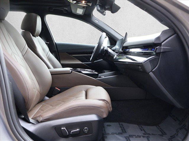 Used 2024 BMW 530i xDrive w/ Premium Package AWD/4WD image 27