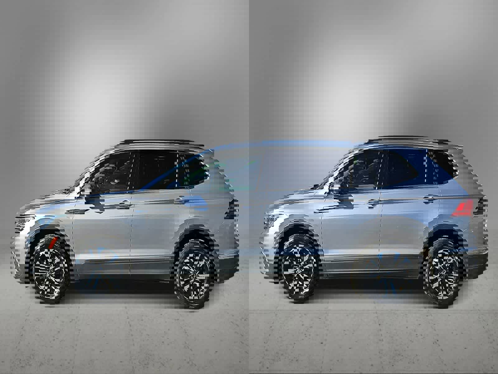 Used 2024 Volkswagen Tiguan S image 6