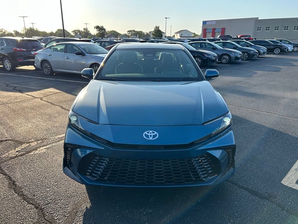 Used 2025 Toyota Camry SE FWD image 4