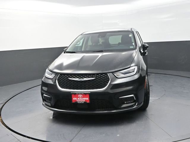 Used 2024 Chrysler Pacifica Limited image 2