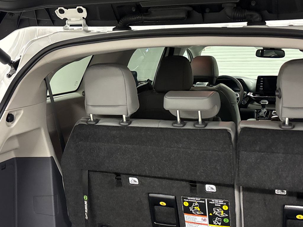 Used 2024 Toyota Sienna XLE FWD image 20