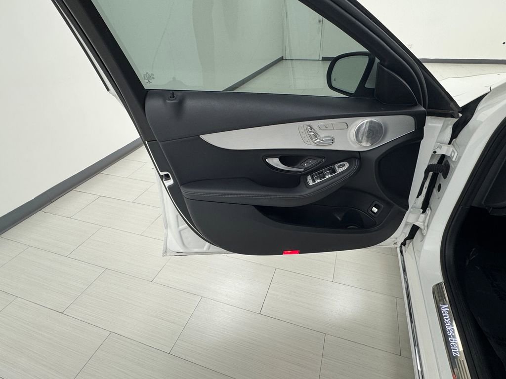 Used 2021 Mercedes-Benz C 300 Sedan image 9