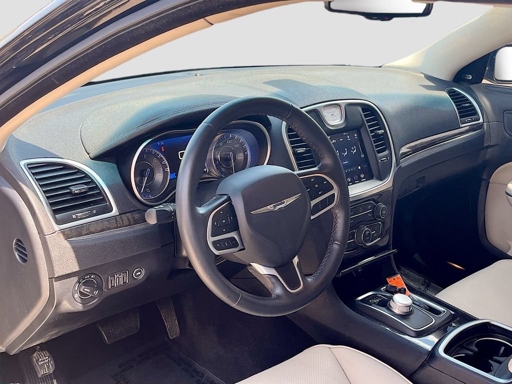 Used 2022 Chrysler 300 Touring L w/ Comfort Group RWD image 9