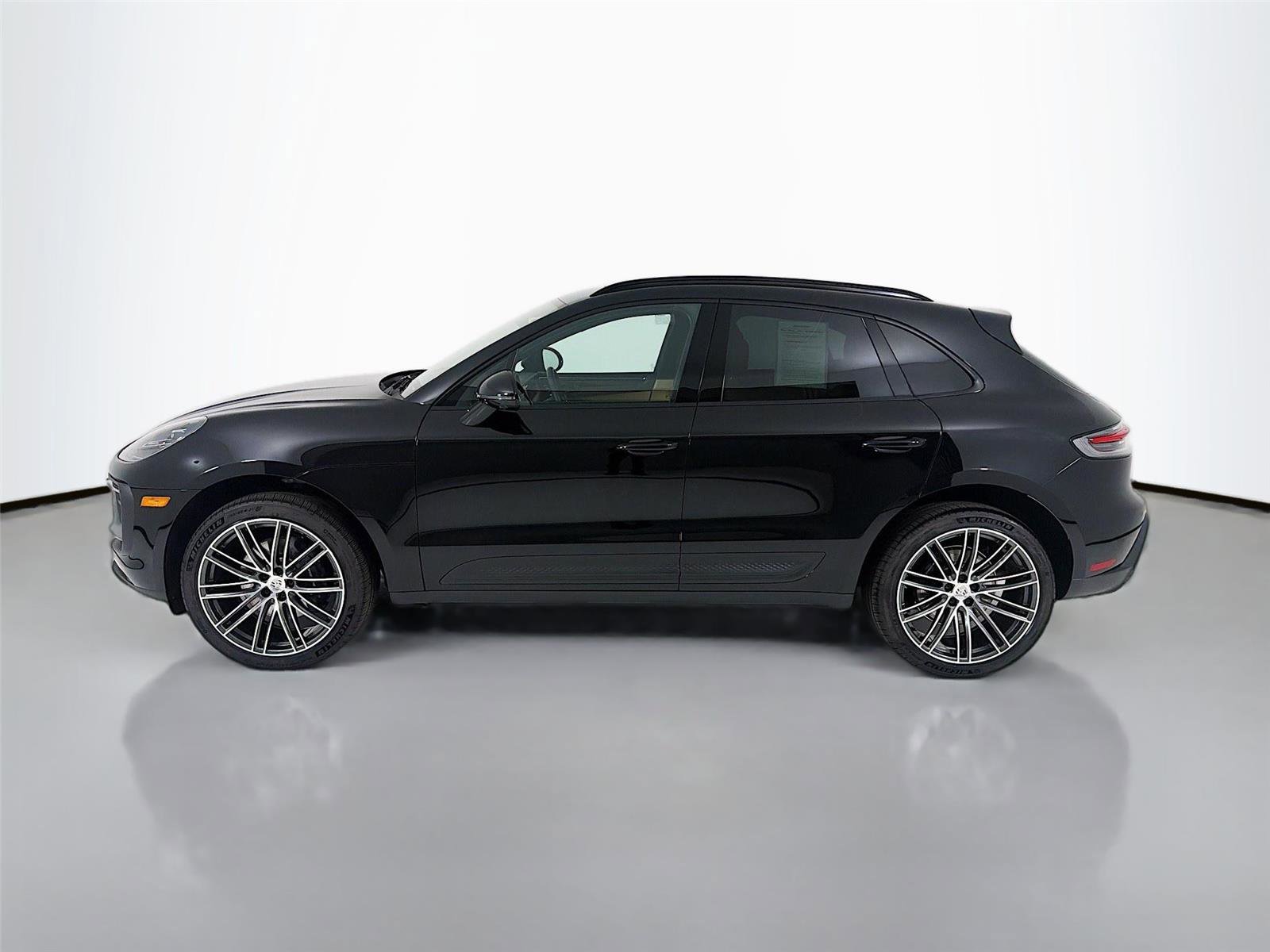 Used 2026 Porsche Macan AWD/4WD image 2