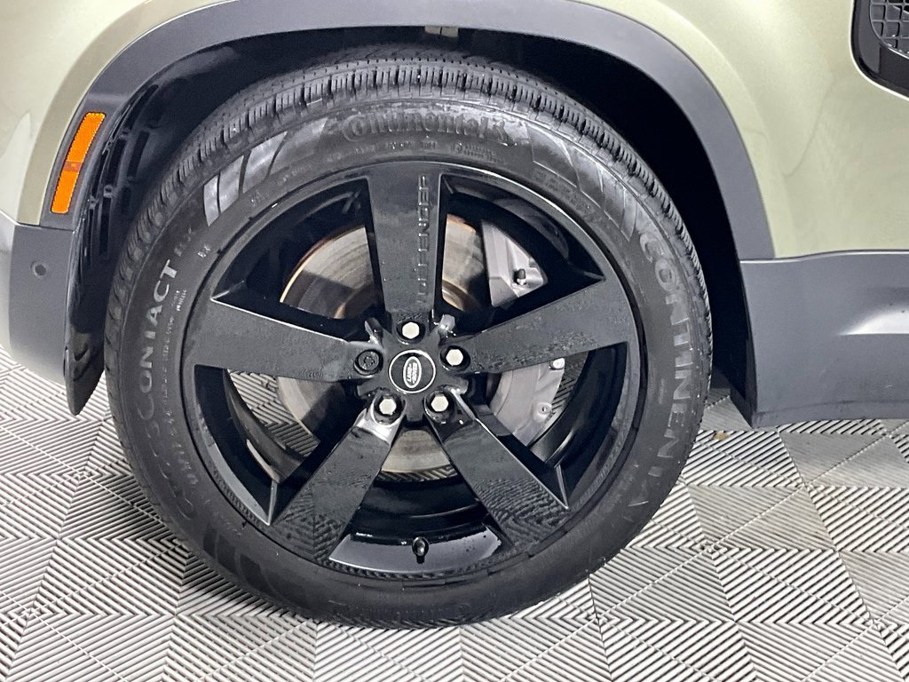 Used 2023 Land Rover Defender 110 SE image 30