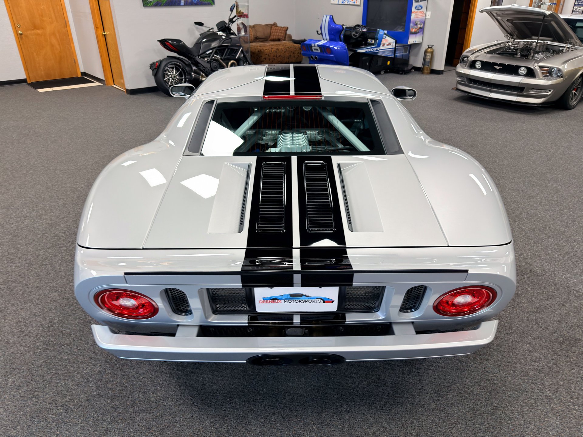 Used 2005 Ford GT RWD image 39