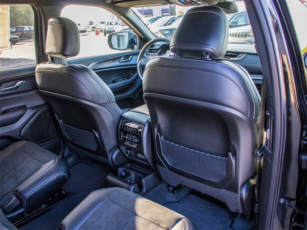 Used 2025 Jeep Grand Cherokee L Altitude image 21