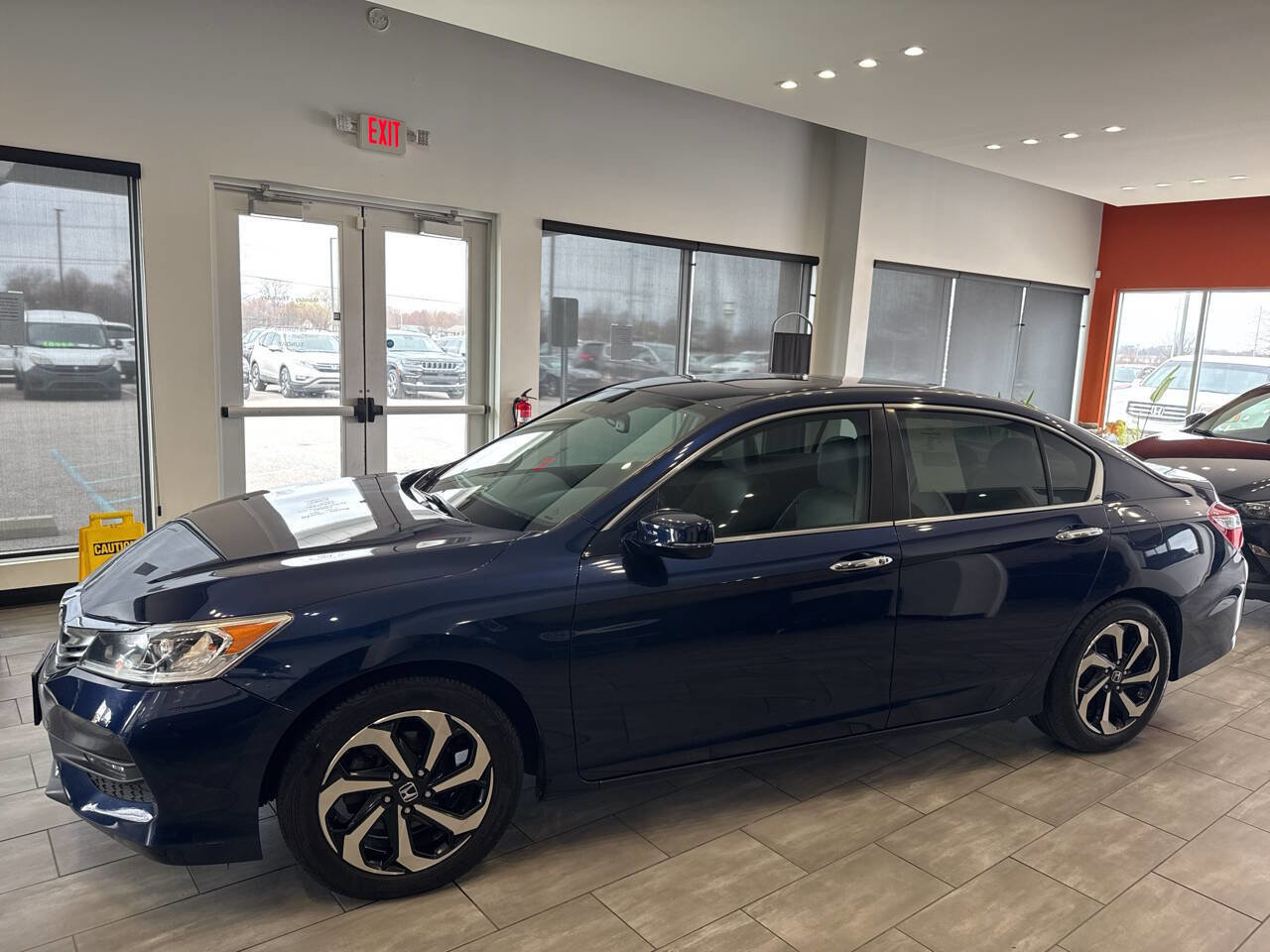 Used 2017 Honda Accord EX-L image 11