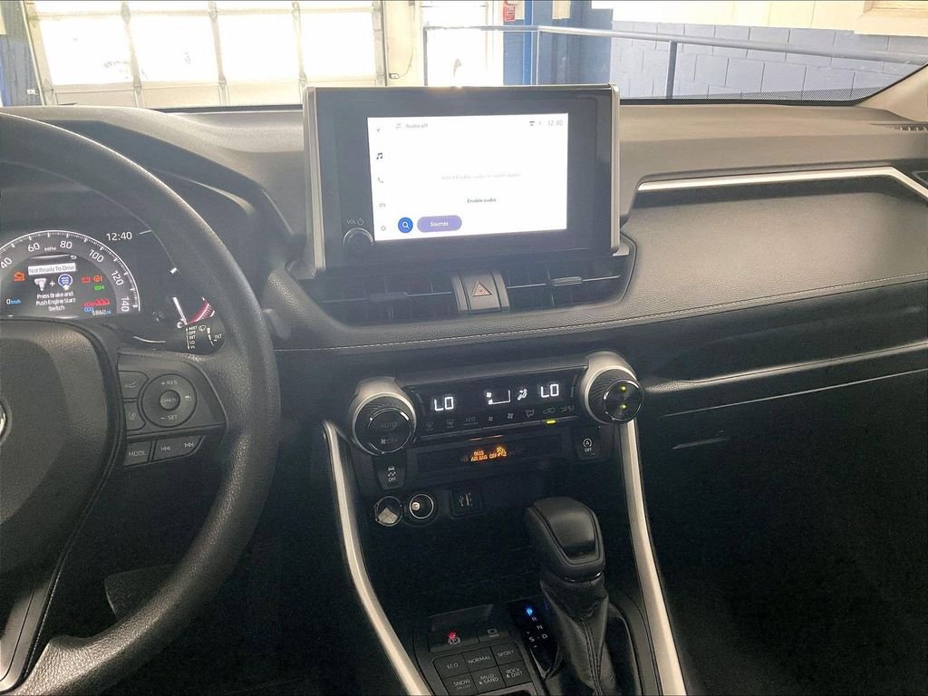 Used 2025 Toyota RAV4 XLE AWD/4WD image 18
