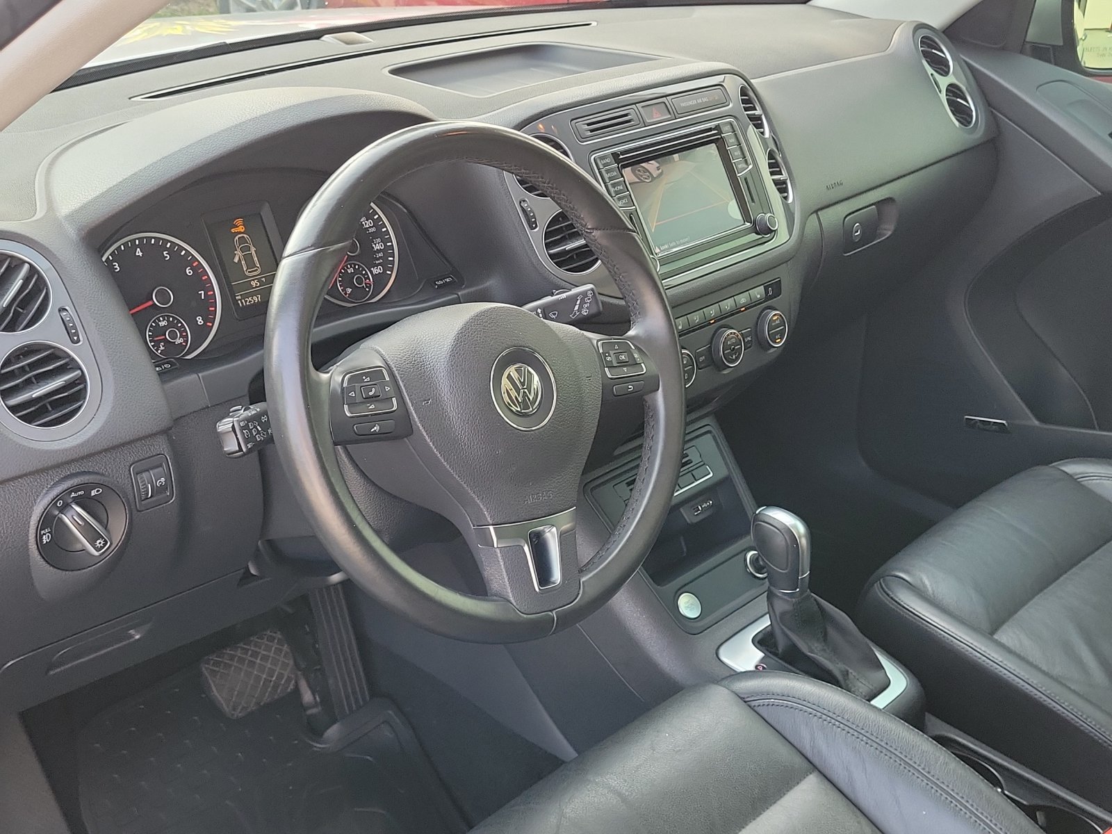 Used 2017 Volkswagen Tiguan SEL FWD image 10