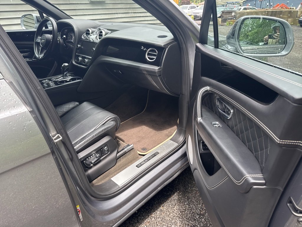 Used 2018 Bentley Bentayga Activity image 28