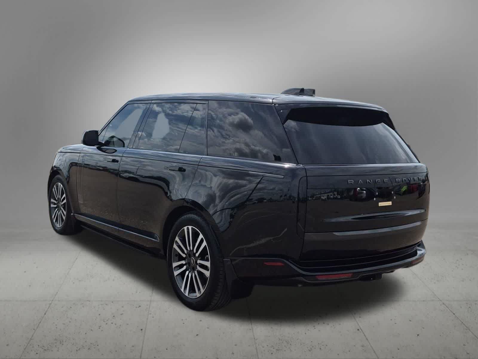 Used 2024 Land Rover Range Rover Long Wheelbase SE AWD/4WD image 4