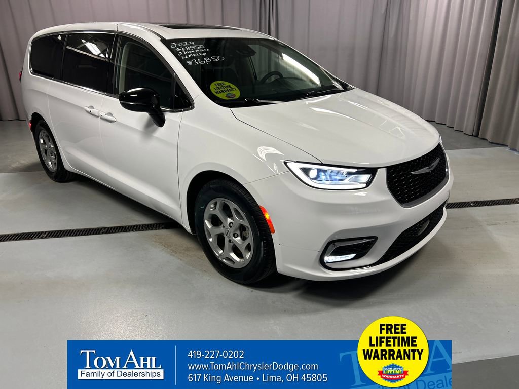 Used 2024 Chrysler Pacifica Limited FWD image 1