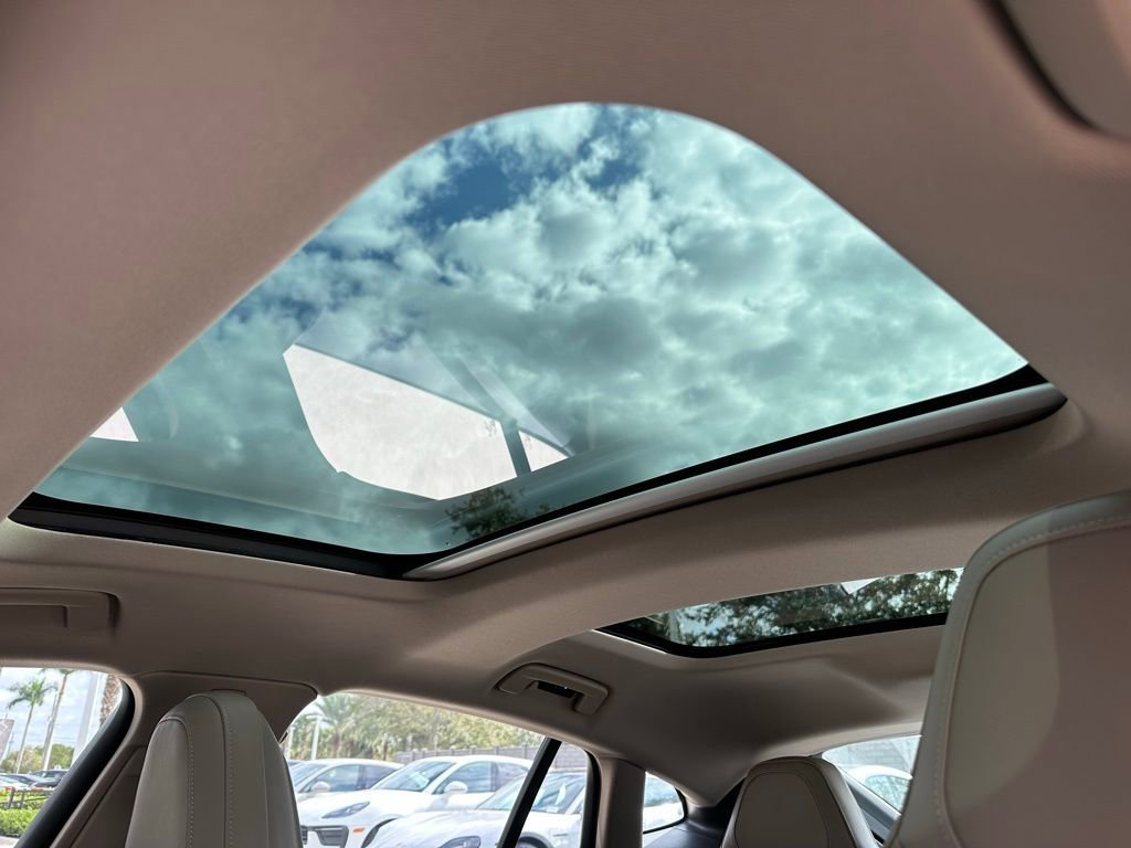 Used 2025 Porsche Panamera 4 image 25