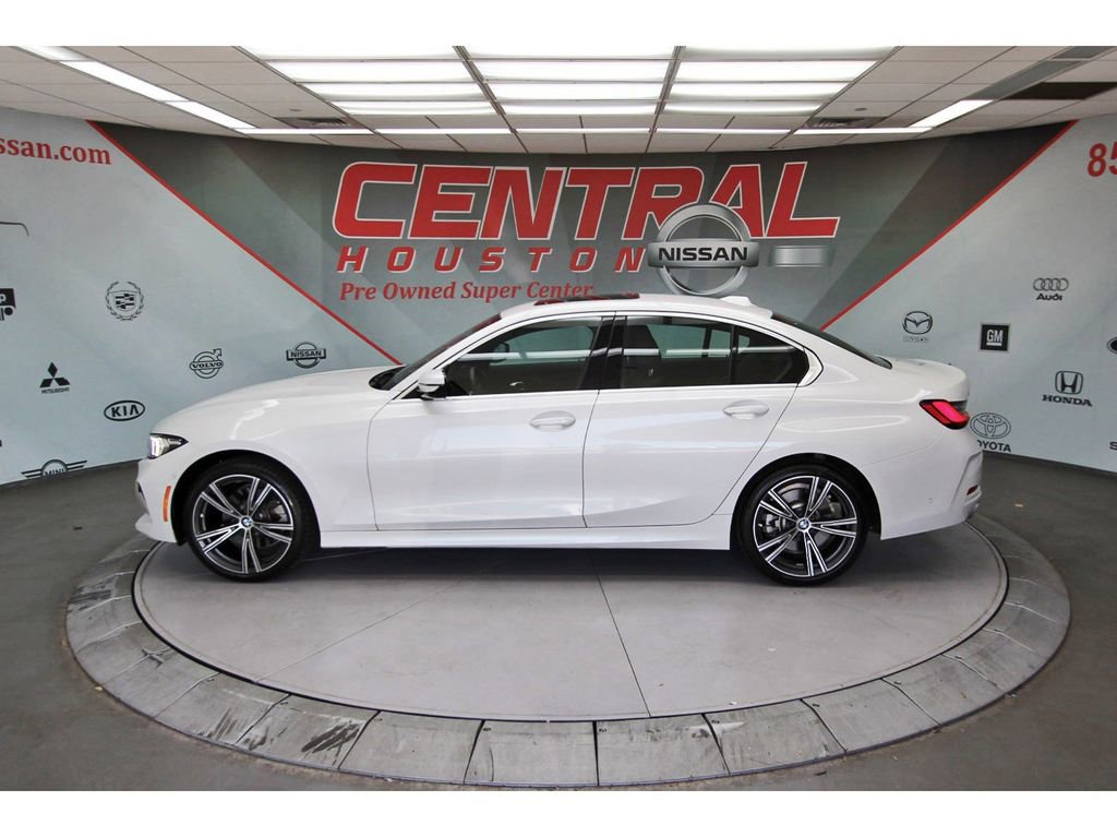 Used 2024 BMW 330i xDrive Sedan w/ Premium Package AWD/4WD image 3