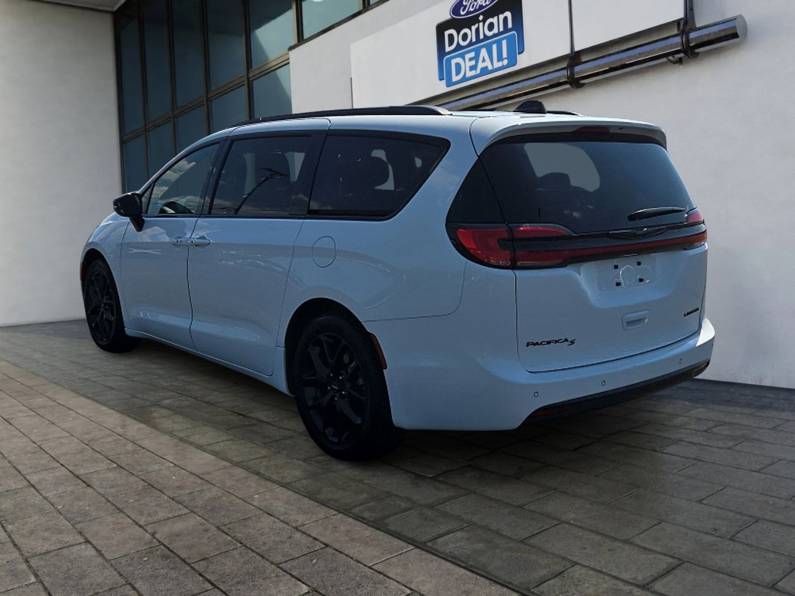 Used 2025 Chrysler Pacifica Limited FWD image 5